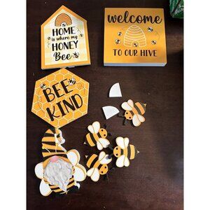 Bee‎ themed decorations - 10 pieces plus twine - new in box